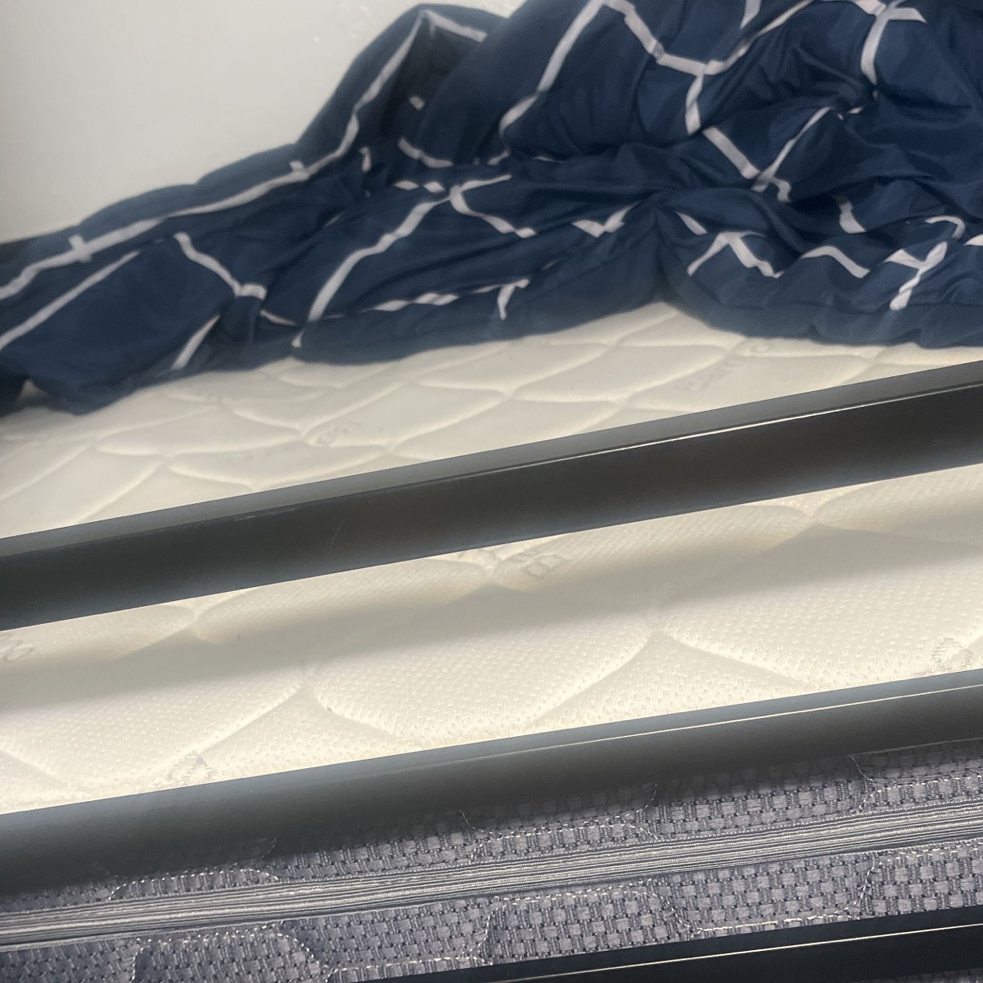 twin mattresses like new condition