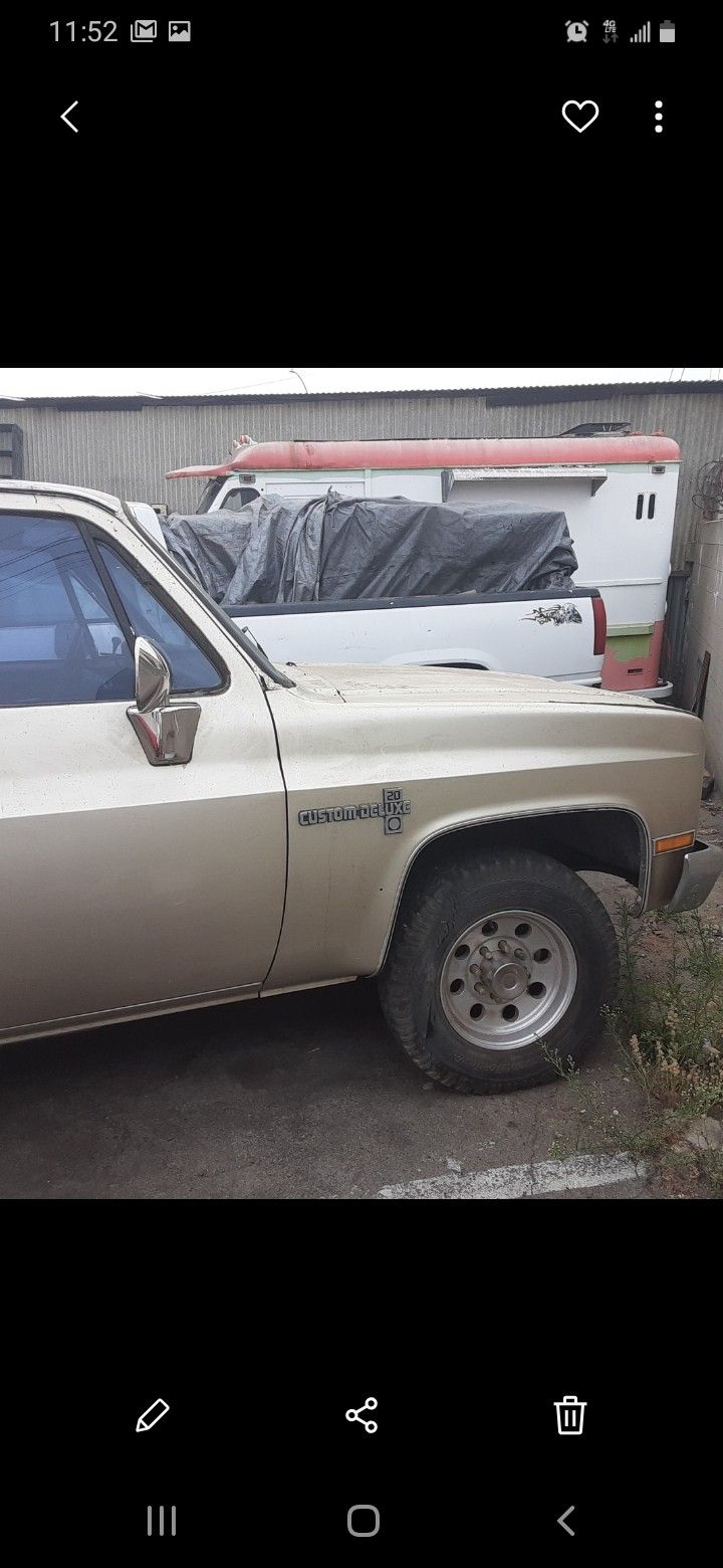 I'm parting out a 86 Chevy box truck with a 350 400 transmission