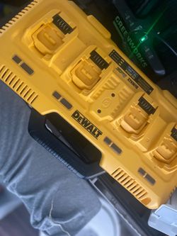 4 port deWalt fast charging station