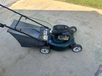 Gas powered lawnmower