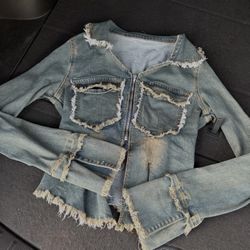 Super Cute Y2K Denim fringe cropped jean jacket !