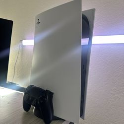 PS5 + 2 controllers