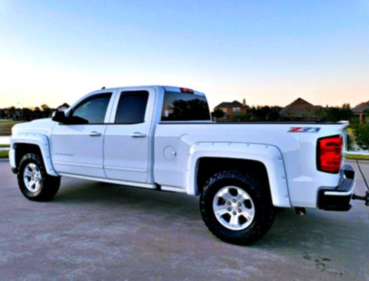 priced it to sell _'16_  SILVERADO
