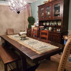 Pottery Barn Benchwright Table And 8 Chairs