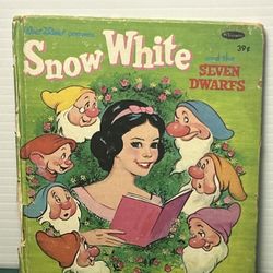 Walt Disney Presents Snow White and The Seven Dwarfs (A Golden Tell-A-Tale book)