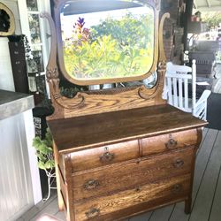 Antique Oak 4 drawer bedroom dresser with mirror 