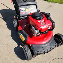 Troy Bilt TB110 push Lawn mower with bag.