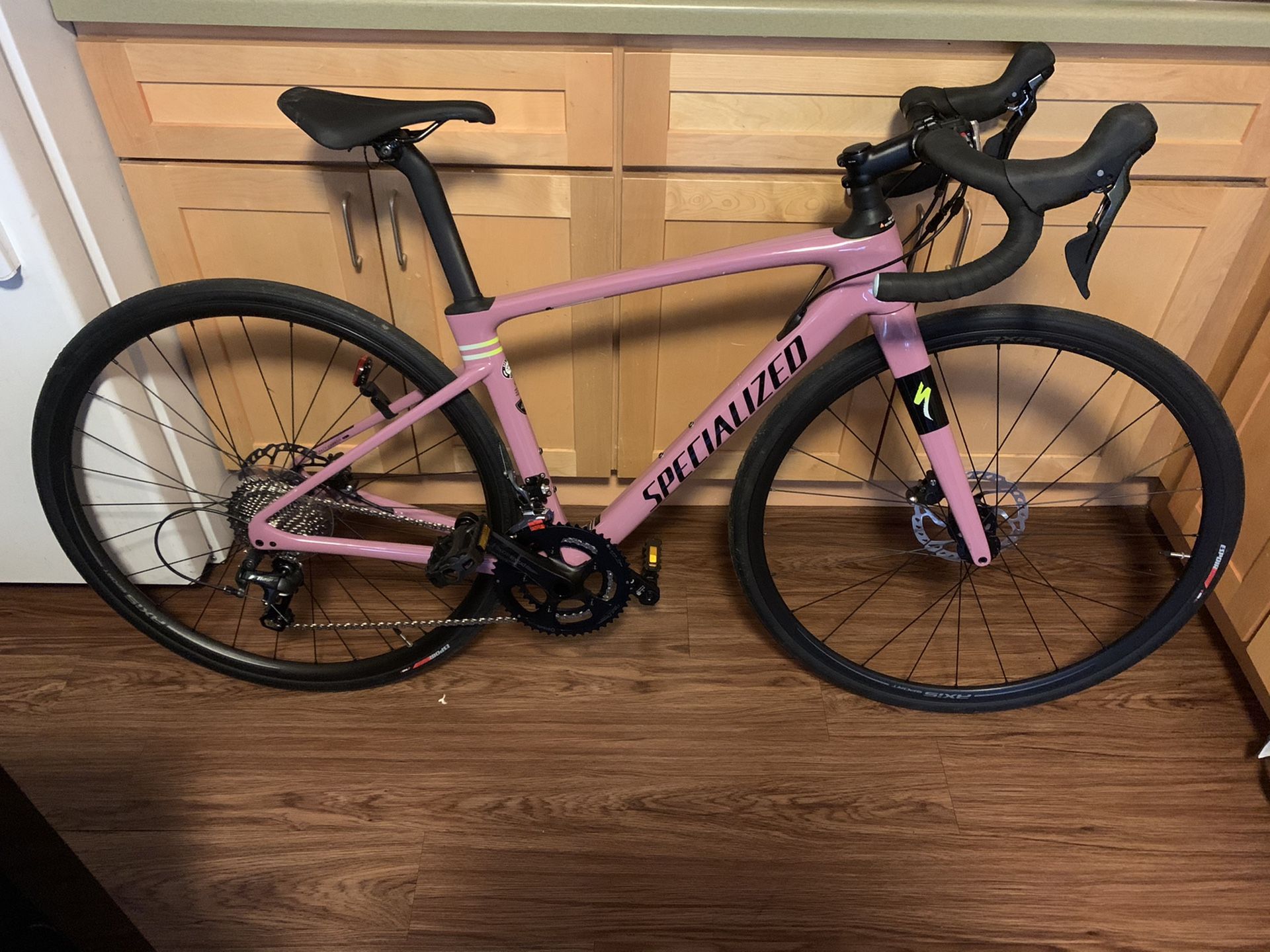 “2020” SPECIALIZED ROUBAIX ROAD BIKE (BRAND NEW!!)