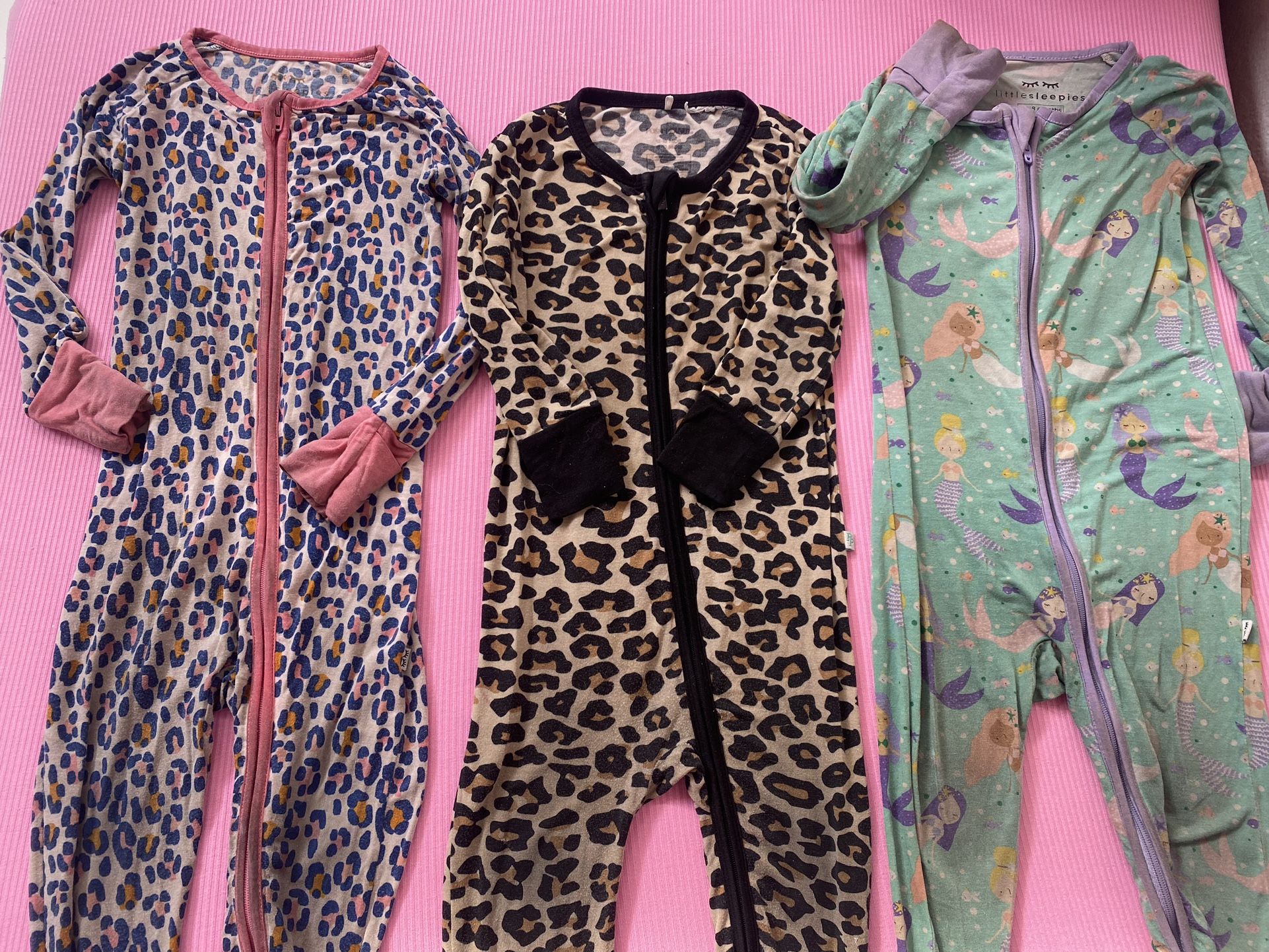 Bamboo PJ Zip Little sleepies Used With Wear for Sale in Alta Loma, CA