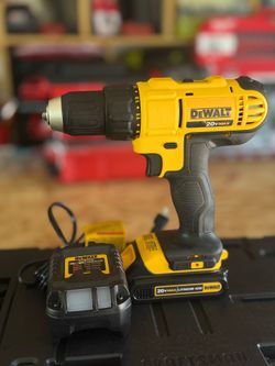 DEWALT 20V MAX Cordless 1/2 in. Drill/Driver with battery and charger