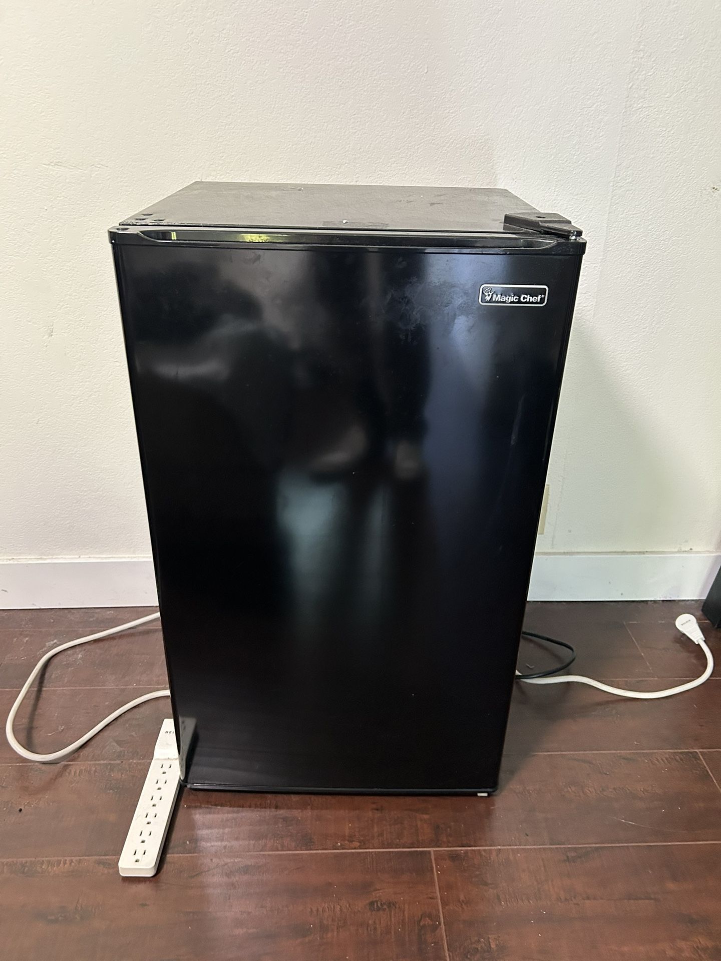 Small Fridge (3 feet)