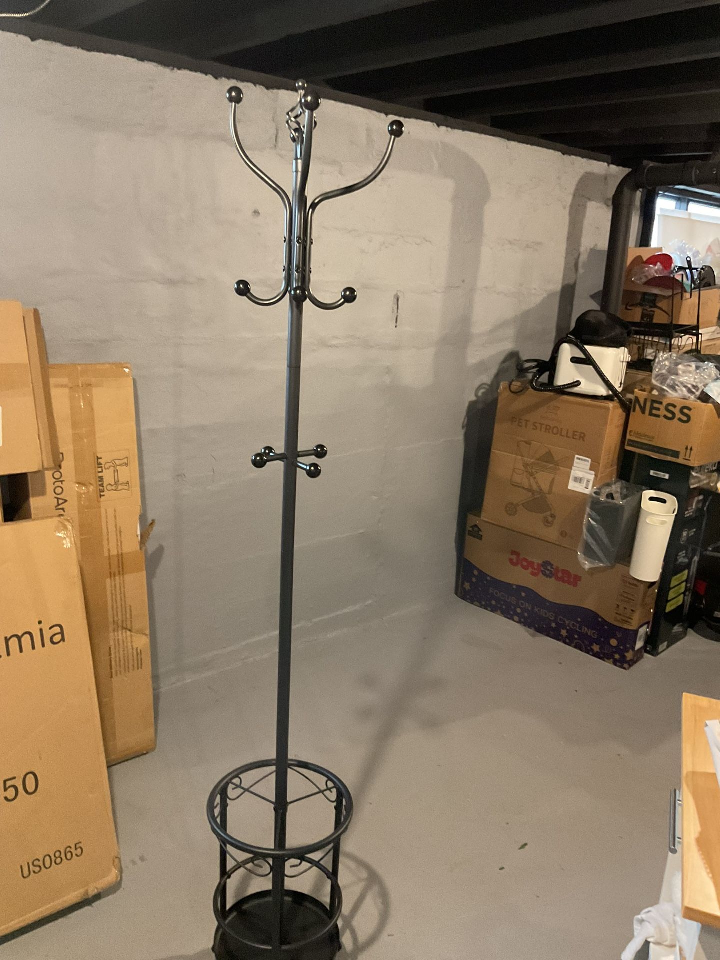 FREESTANDING COAT RACK