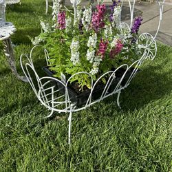 Scrolly Metal Planter 