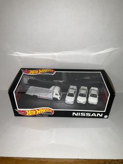 Nissan GTR Hotwheels Set (very good condition)