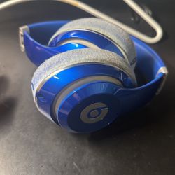 Beats Studios headphones Noise Cancelling