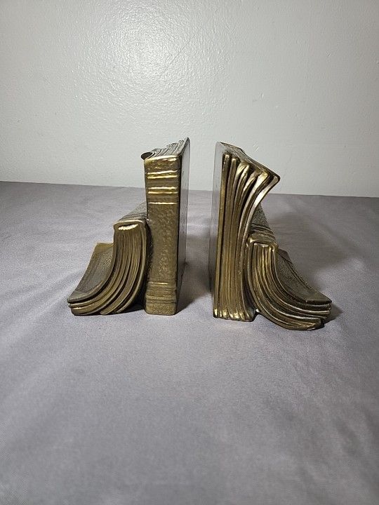 Vintage PM Craftsman Brass Metal Cast Stack of Cascading Books Book Ends MCM (Q)