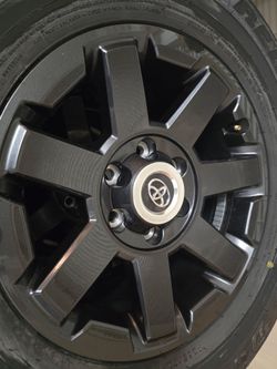 Toyota 4Runner Trd off-road 17 inch factory rims with almost new tires 265/70R17.