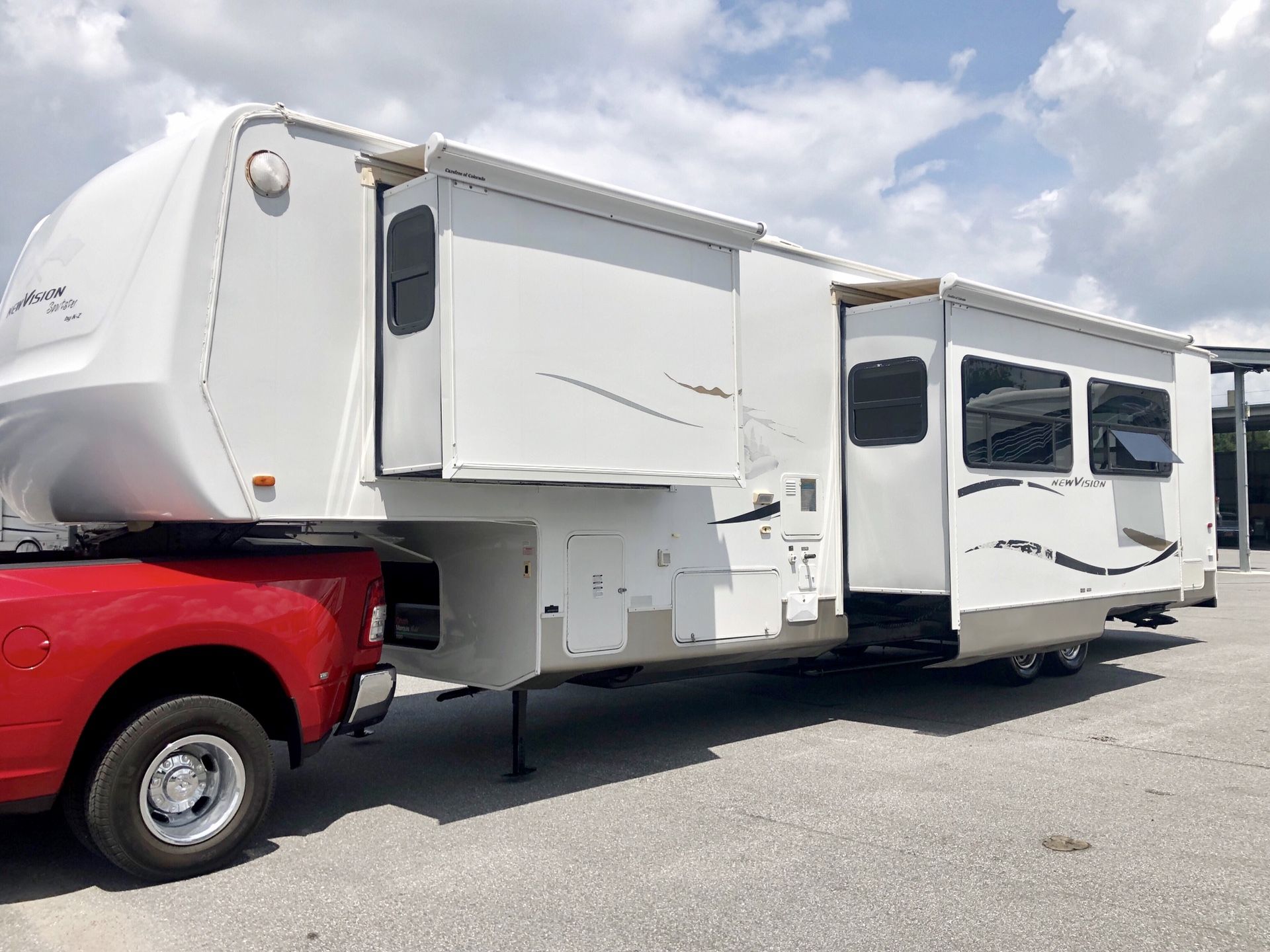 2006 KZ New Vision Toy Hauler 37 FT 3 Slide outs