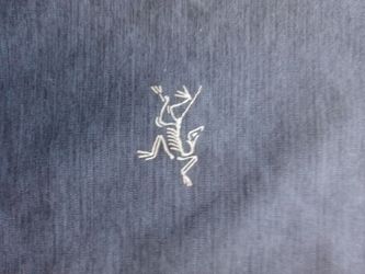 Arc'teryx  dark blue shirt XL