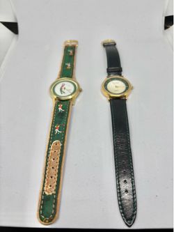 Golf woman watches