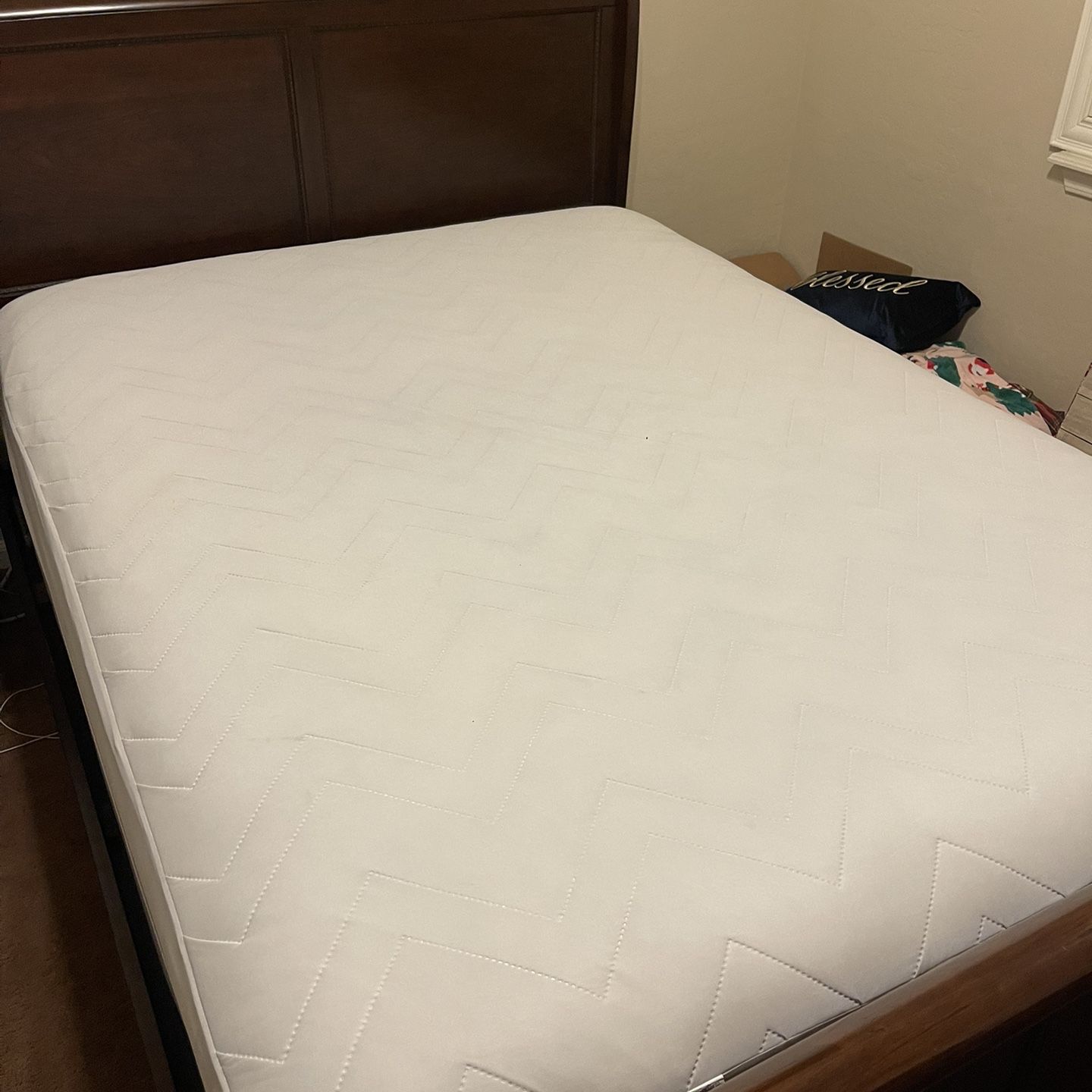 Serta Queen Mattress And Box Spring 