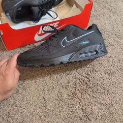 Nike Air Max 90 – Size 9.5