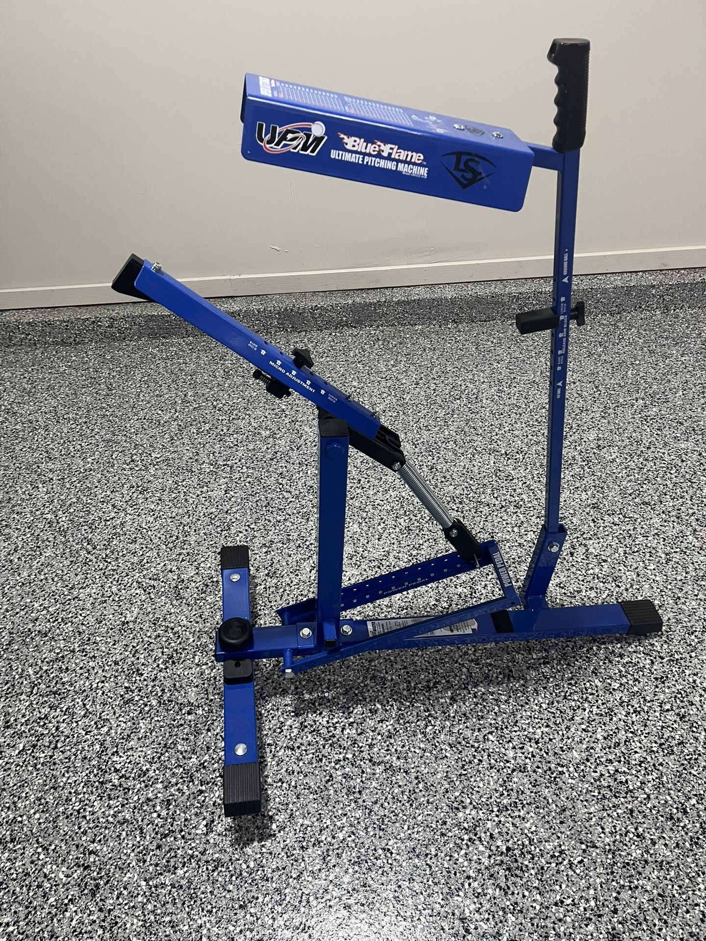 Baseball/softball Pitching Machine