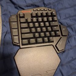 Redragon K585 One-Handed Mechanical Gaming Keyboard + Wrist Rest