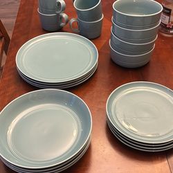 Crate & Barrel Dish Set (20 Piece)