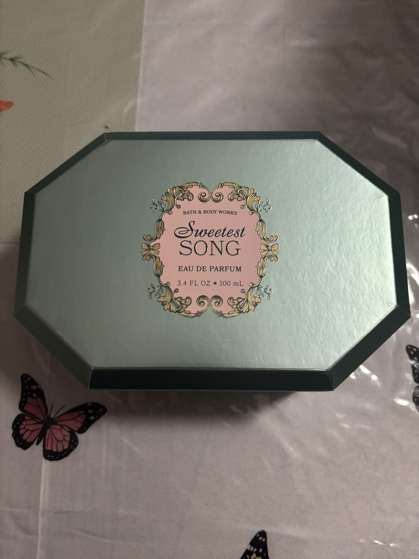 Bath&Body Works Sweetest Song Collection Perfume in Music Box 3.4 oz