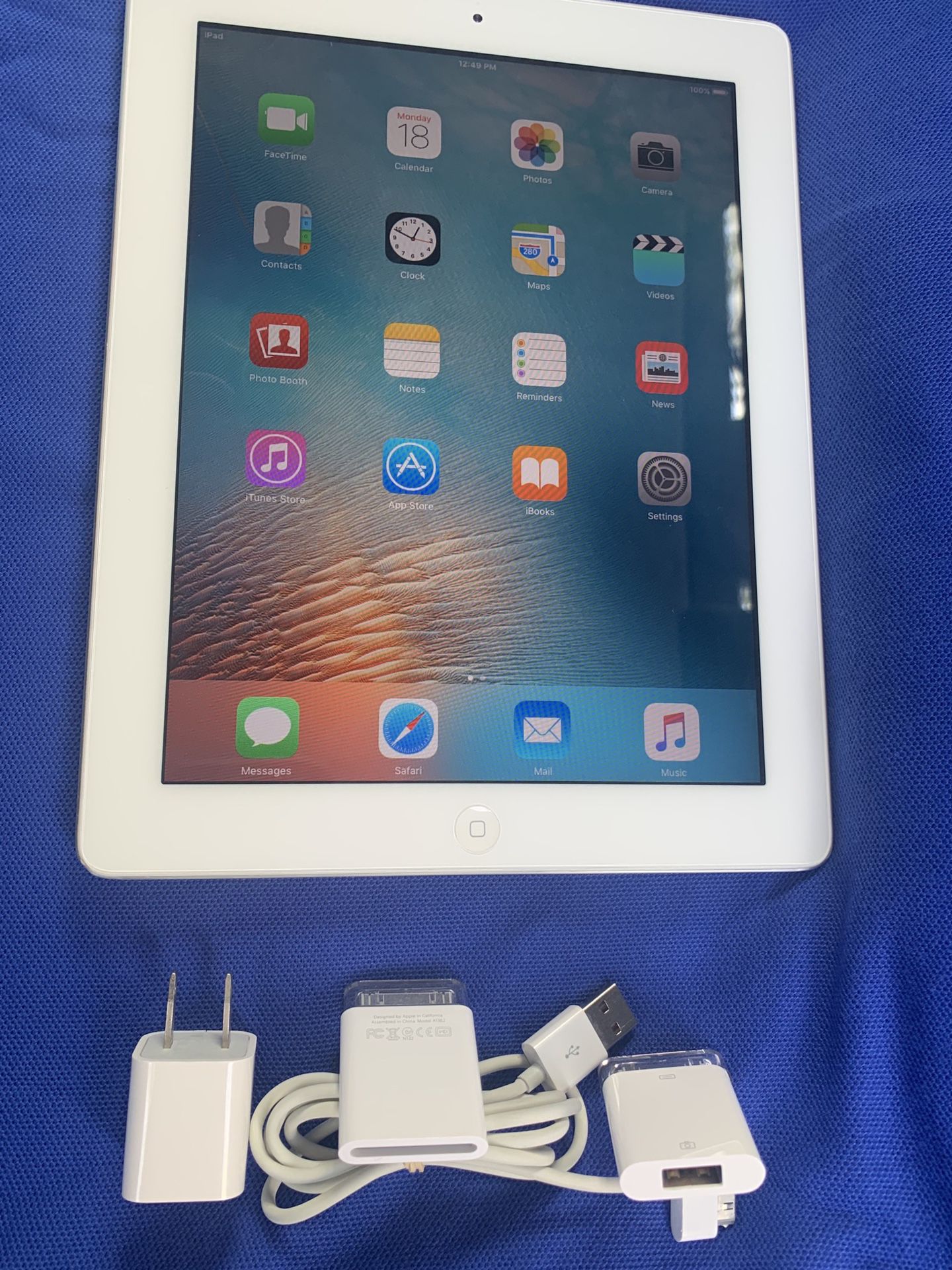 Apple iPad 2 Gen.MC981LL/A,64GB,Wi-Fi, 9.7in -White,version 9.3.5