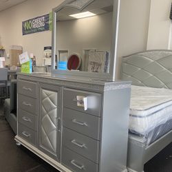 FREE MATTRESS WITH queen Bed Dresser And Mirror