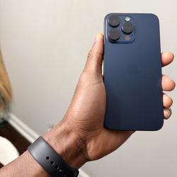 iPhone 15 Pro Max - 256 GB (UNLOCKED)