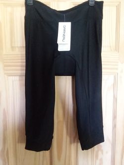 Louis Garneau cycling capris with built-in chamois padding, women's size L, new with tags