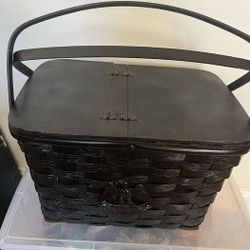 NY: Large Vintage Picnic Basket