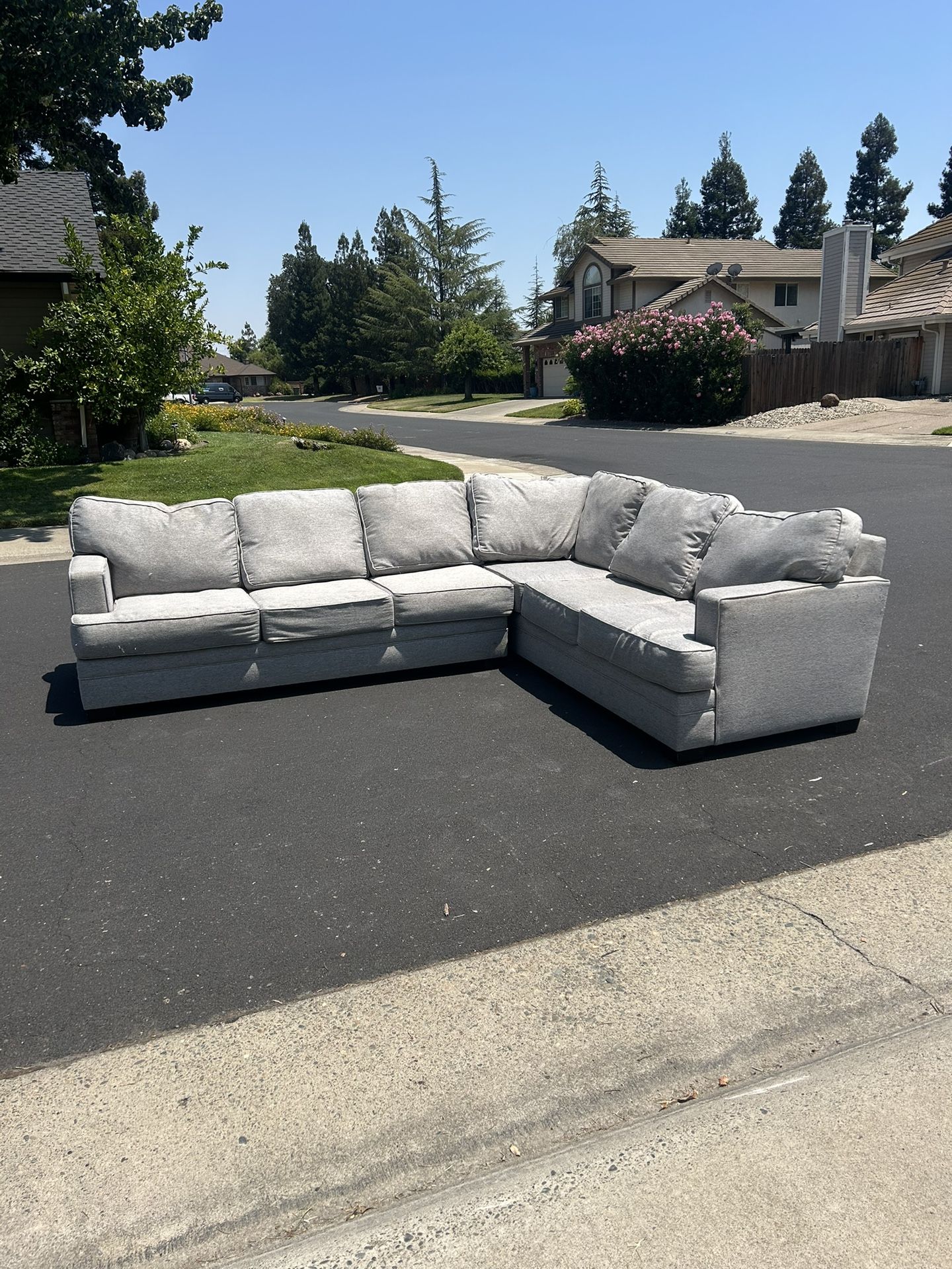 Beautiful Light Grey Sectional (Delivery Available)