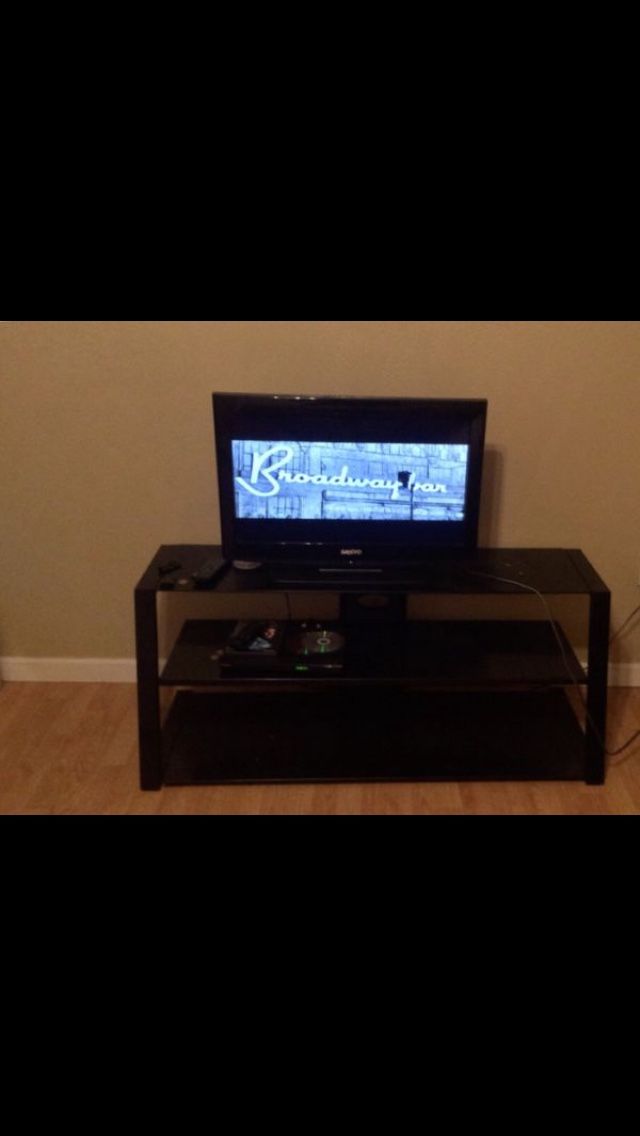 26 in Sanyo tv w remote and box