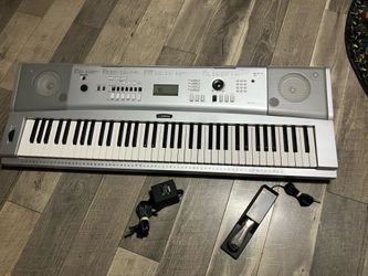Yamaha Portable Grand Piano DGX-230 Piano Electronic Keyboard 76 Keys Clean