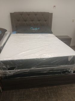 King size bed /w mattress