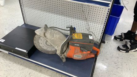 Concrete saw