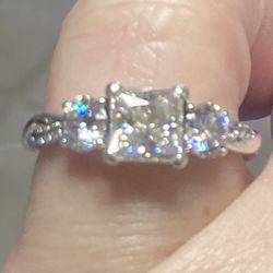 2.56Carat Moissanite Diamond Engagement Ring