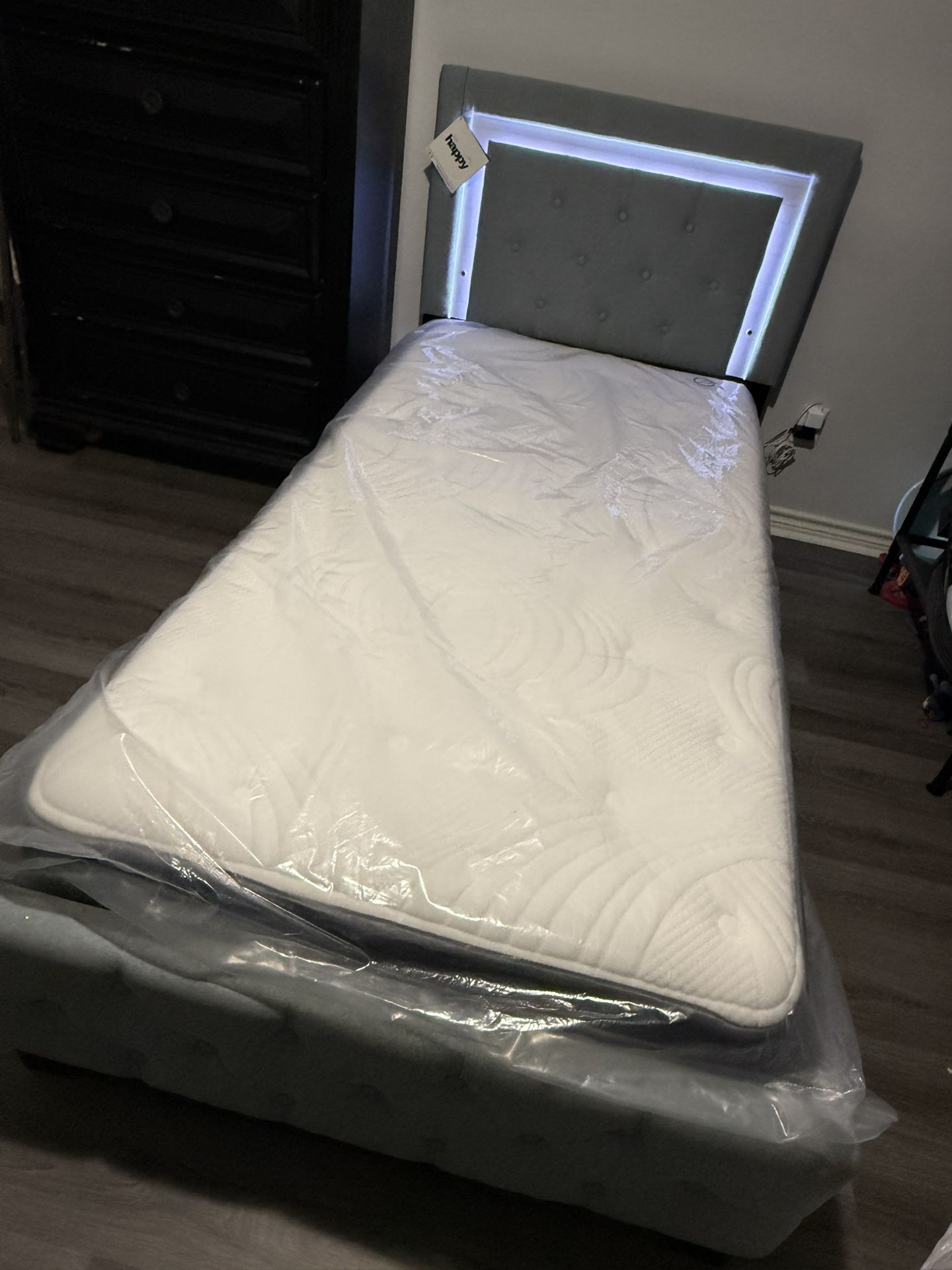 Twin Size Bed 