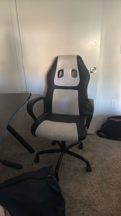 Gaming Desk And Chair (NEED GONE ‼️ Pick Up Only