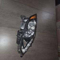 2018 Nissan Rogue OEM Front Right Headlight