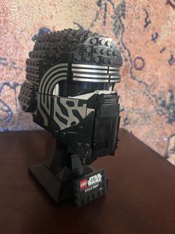 LEGO Star Wars Kylo Ren Helmet Build