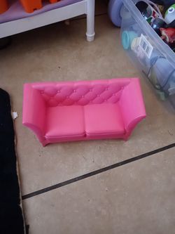 Barbie sofa