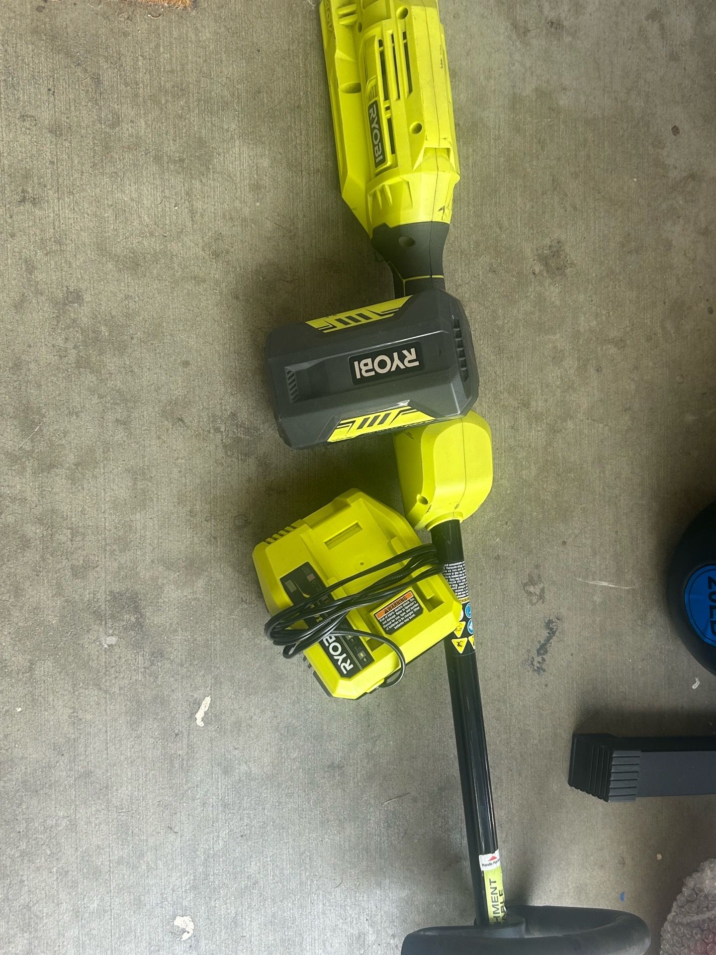 Ryobi weed whacker it comes with a one battery and a fast charger