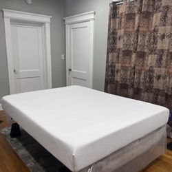 Purple NewDay Mattress, Queen, Like New, Perfect Condition