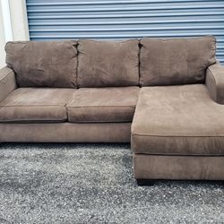 Gray Sectional W/reversible Chaise 