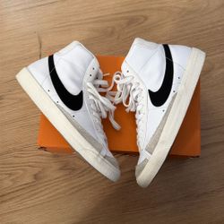 Nike Blazers Size 9.5 Men’s 